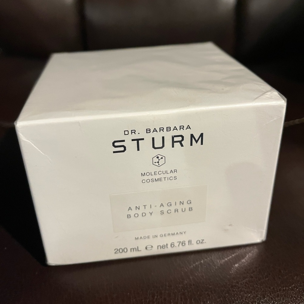 Dr.Barbara Sturm anti-aging body scrub